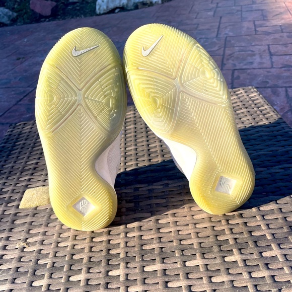 Kyrie 3 GS “White Chrome” - Picture 3 of 4